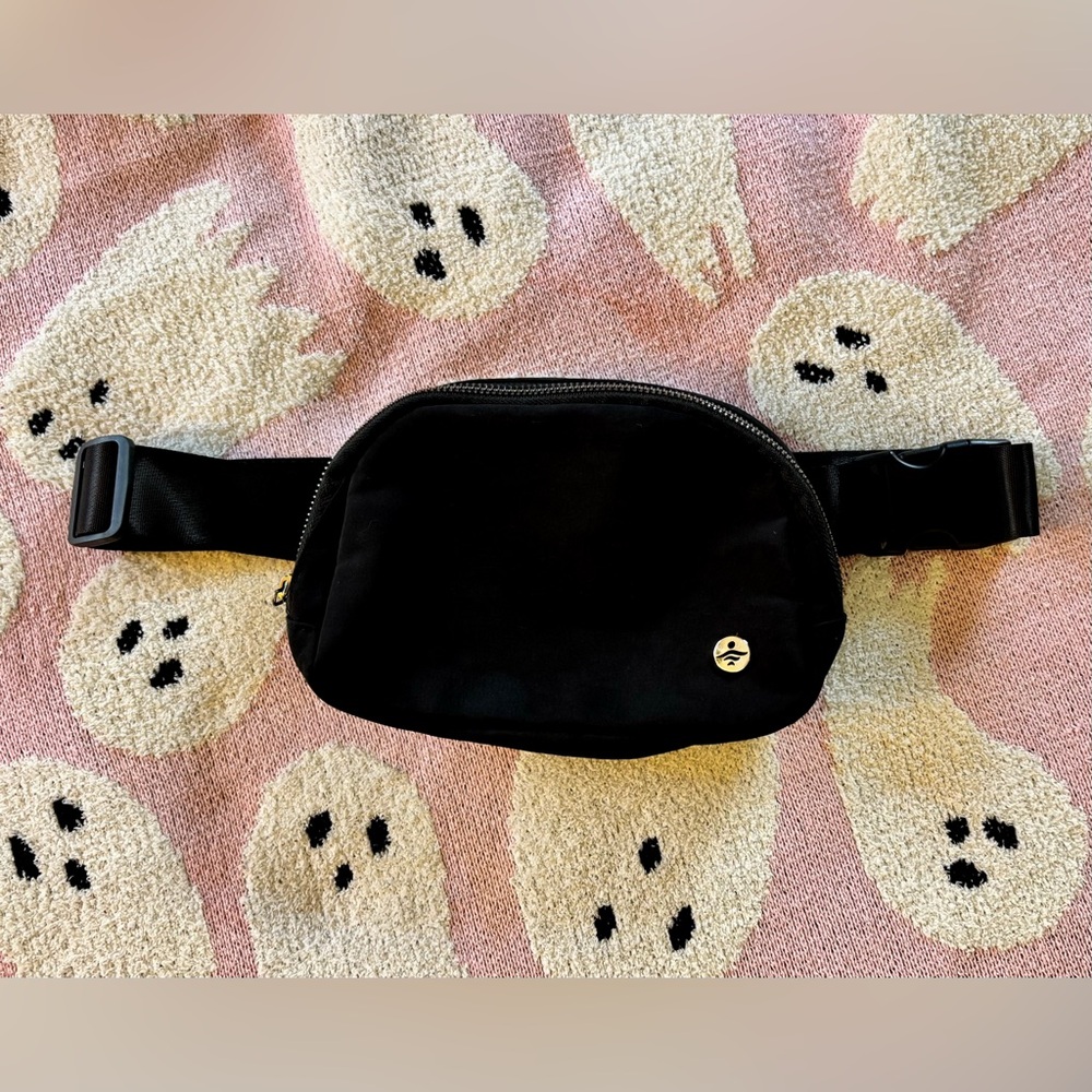HALARA Black Compact Belt Bag with Gold Accent